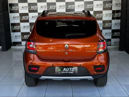 RENAULT - SANDERO - 2015/2016 - Laranja - R$ 49.900,00