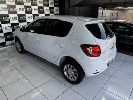 RENAULT - SANDERO - 2015/2015 - Branca - R$ 39.900,00