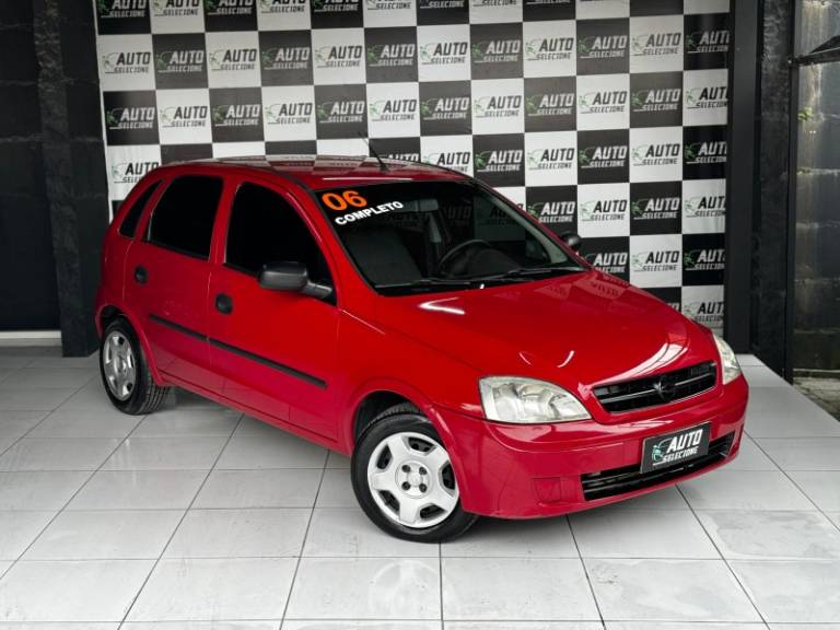 CHEVROLET - CORSA - 2005/2006 - Vermelha - R$ 23.900,00