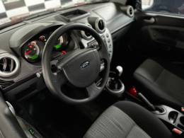 FORD - FIESTA - 2011/2012 - Vermelha - R$ 35.900,00