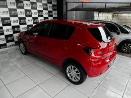 RENAULT - SANDERO - 2014/2015 - Vermelha - R$ 39.900,00