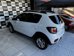 RENAULT - SANDERO - 2015/2015 - Branca - R$ 46.900,00