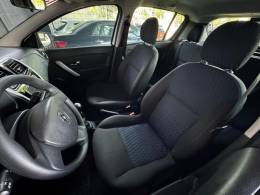 RENAULT - SANDERO - 2015/2015 - Branca - R$ 39.900,00