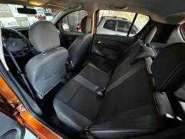 RENAULT - SANDERO - 2015/2016 - Laranja - R$ 49.900,00